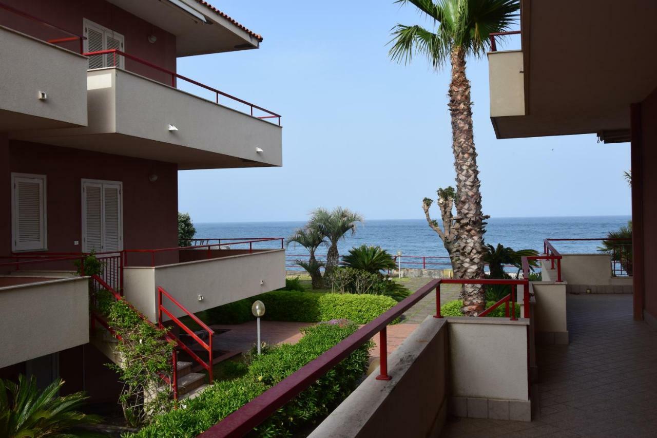 Seahome Riposto Buitenkant foto